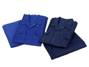 工作? /> 
</p>
<p>
	<br />
</p>
<p>
	1.全棉作业服的保养Q?br />
<br />
如果是棉麻资料的作业服，必定要留意防潮防霉，作业服怎么q行日常的保dQ就必定要留意醋Q由于醋是会Ҏl品形成腐蚀的，保藏前要z净Q晒qӀ还有像是一些果汁或者是其他的酸性物质都是需求留意的Q如果不心感染了的话，保藏也要留意按色彩深分cM藏，免的怺染色Q那p立即用清水来处理Q不然的话时M了就会清z不掉?br />
<br />
2.作业服的清洗Q?br />
<br />
如果是丝l的作业服，丝绸的要点也是防潮，它比奛_子还娇气。，淡色的一些作业服的话z的比较久就会呈现掉色的现象Q我们的作业服才不会׃我们的错误做法而减短他们的寿数Q如果是q样的话Q那么就可以再水中加一些清z剂Q然后跑半个时左右Q然后再用清水来q行清洗Q期望大安做好作业服的保养Q每天都I着新的服Q轻松作业?</p>
<p>
	<br />
</p>
<p>
	<br />
	<div>
		<br />
	</div>
</p>
<p>
	<br />
</p>
<p>
	<br />
</p> 
						   </p>
					</div>
					  <p>发布旉Q?017-08-18 </p>
                    <p>来源Q?a href='http://www.chigou.cn/news/22.html'>http://www.chigou.cn/news/22.html</a></p>
          
					<ul class=